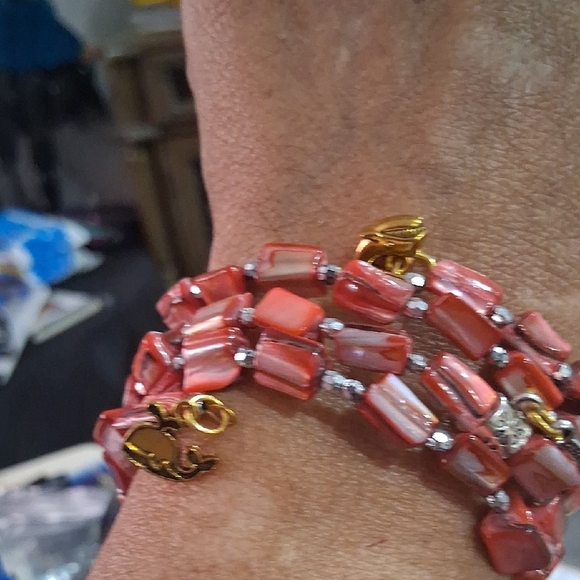 Elegant Pink Beaded Jewelry Set - Picture 13 of 13